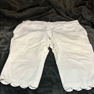 Lane Bryant White Scalloped Hem Cropped Pants